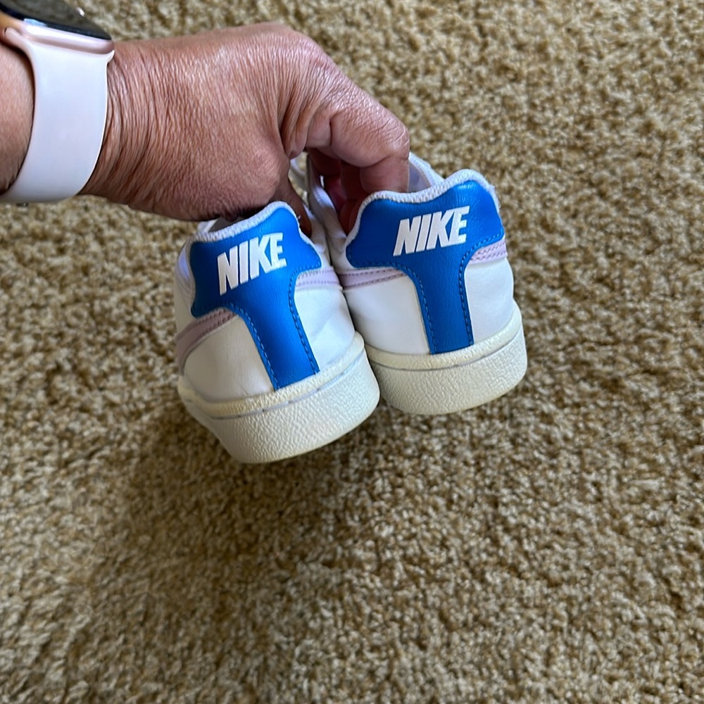 Nike girls shoes